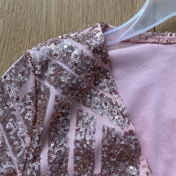 Rose gold sequin mini dress - Picture 2 of 5